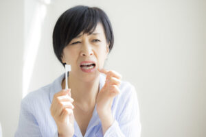インプラント治療は後悔するって本当?後悔しないための5つのポイント
