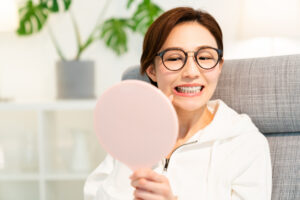 前歯のガタガタを短期間で治す方法はある？