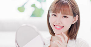 ワイヤー矯正で使う「青ゴム」って何？使用の目的や装着時の注意点を解説！