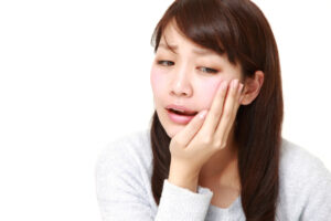 歯並びが悪くて虫歯になる!矯正治療をしたほうがいい?矯正治療のメリットとデメリットも解説